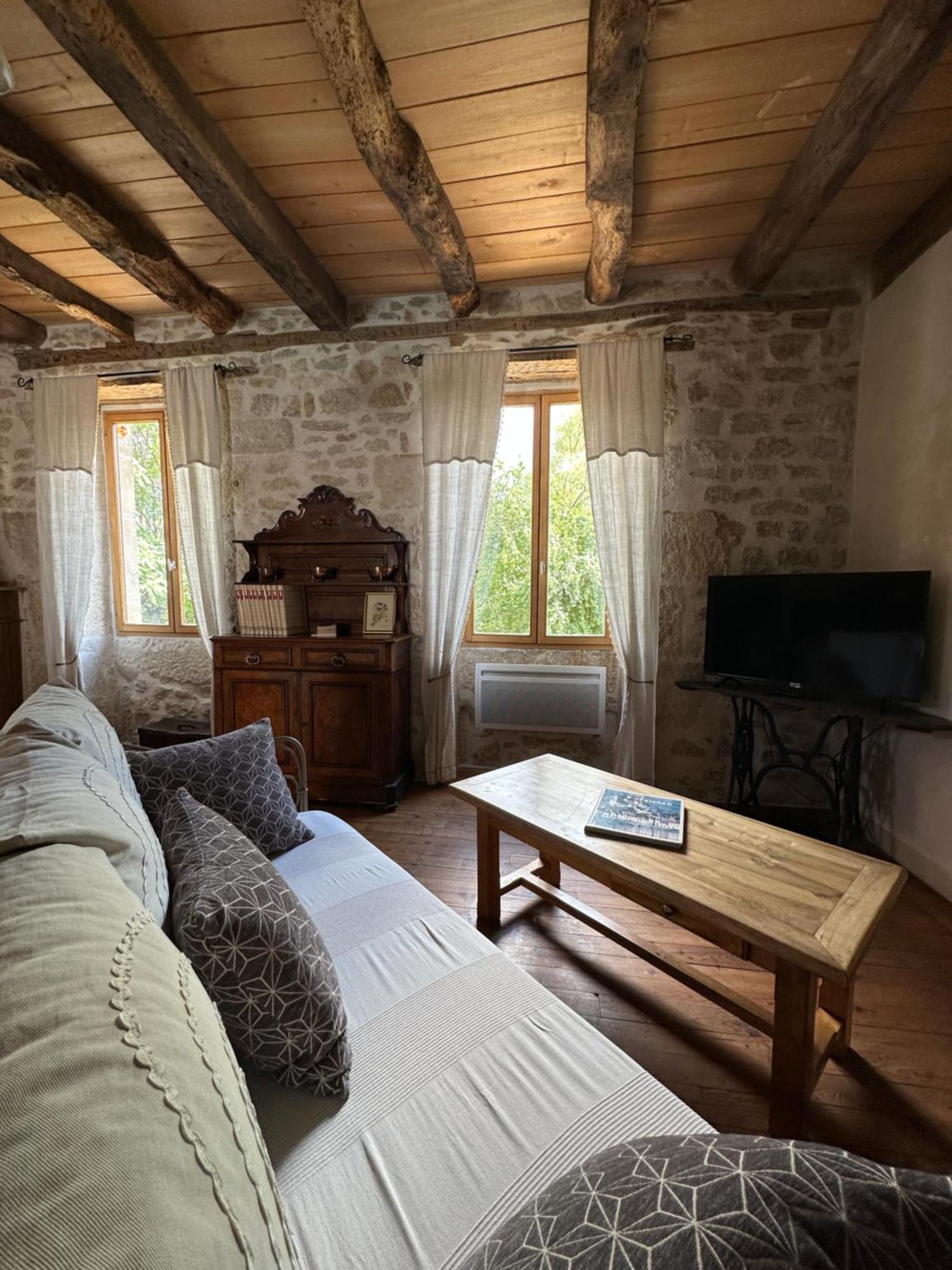 Gite Le Relais De La Diligence Saint-Lazare Exteriör bild