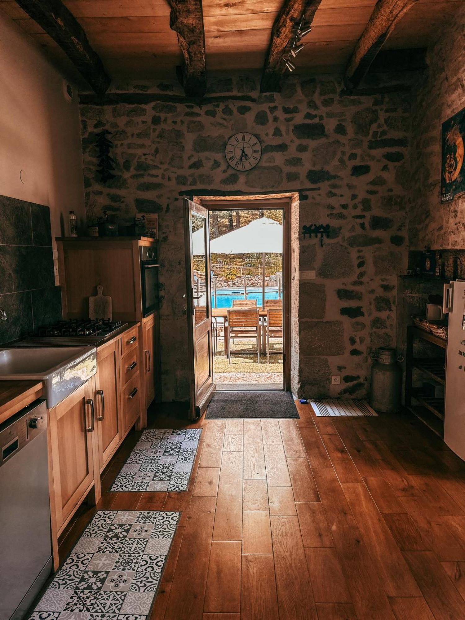Gite Le Relais De La Diligence Saint-Lazare Exteriör bild